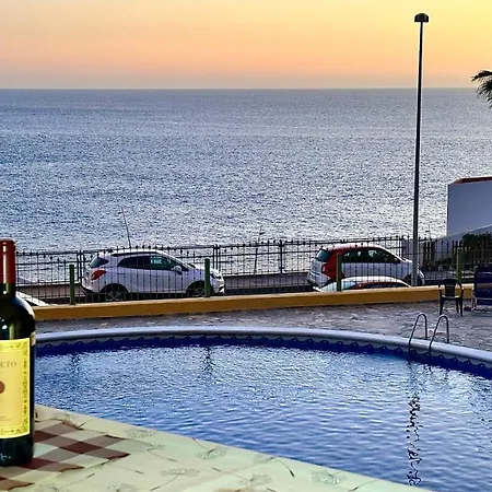 La Arena Free Wi-fi Check-in 24 * Puerto de Santiago (Tenerife)